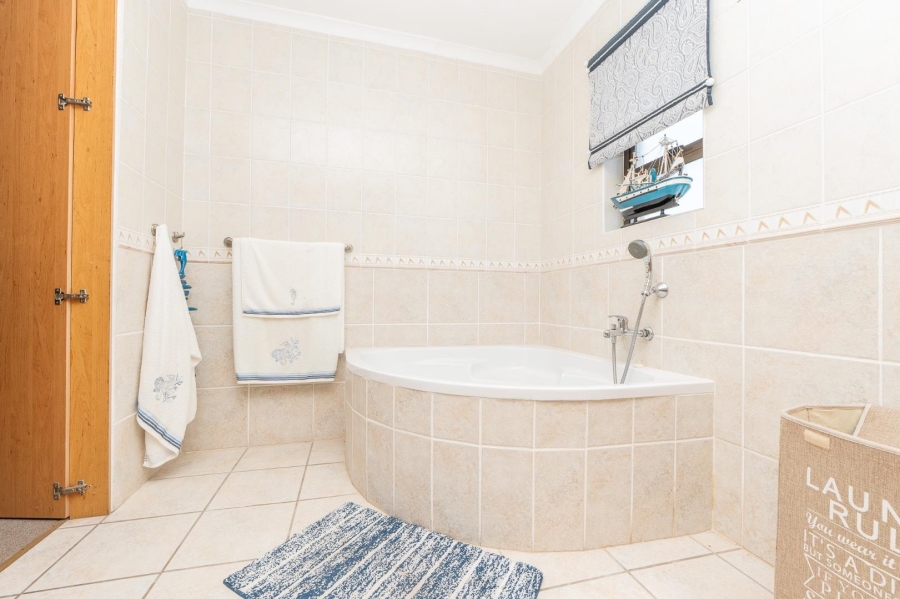 7 Bedroom Property for Sale in Myburgh Park Western Cape